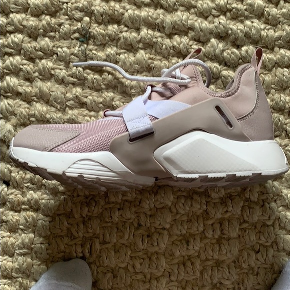 Nike Air Hurache - Picture 2 of 3